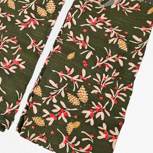 Threshold 3 Cotton Kitchen Towels Green With Winter Berries Kitchen … - Picture 6 of 6